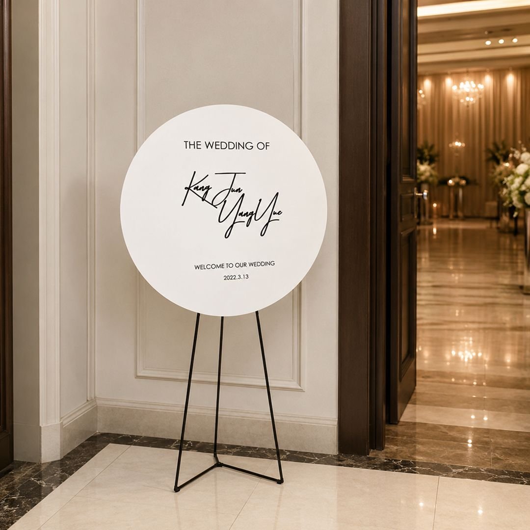 Round Minimal White Welcome Sign on Tripod Event Board – 1 Piece - Image 2
